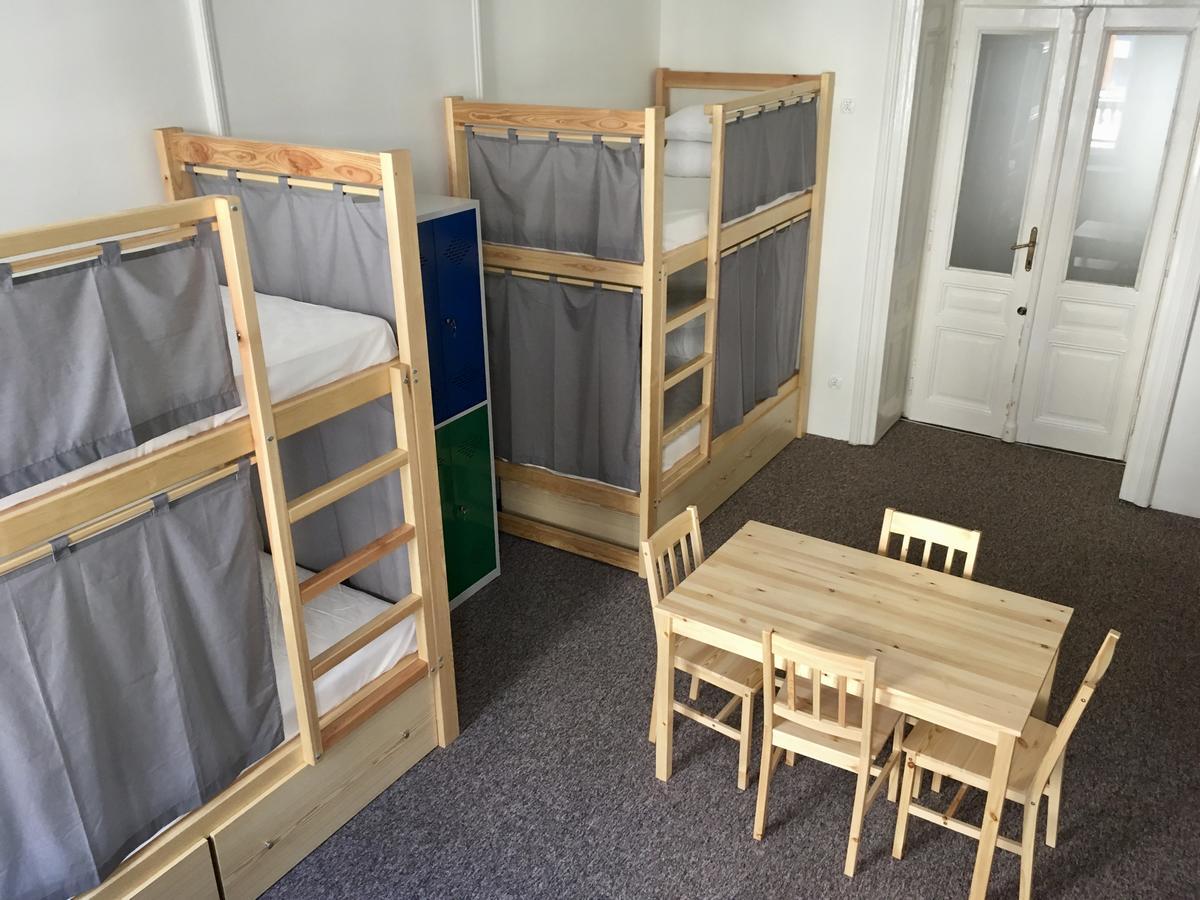 Bison Hostel Краков Кровати хостела фото