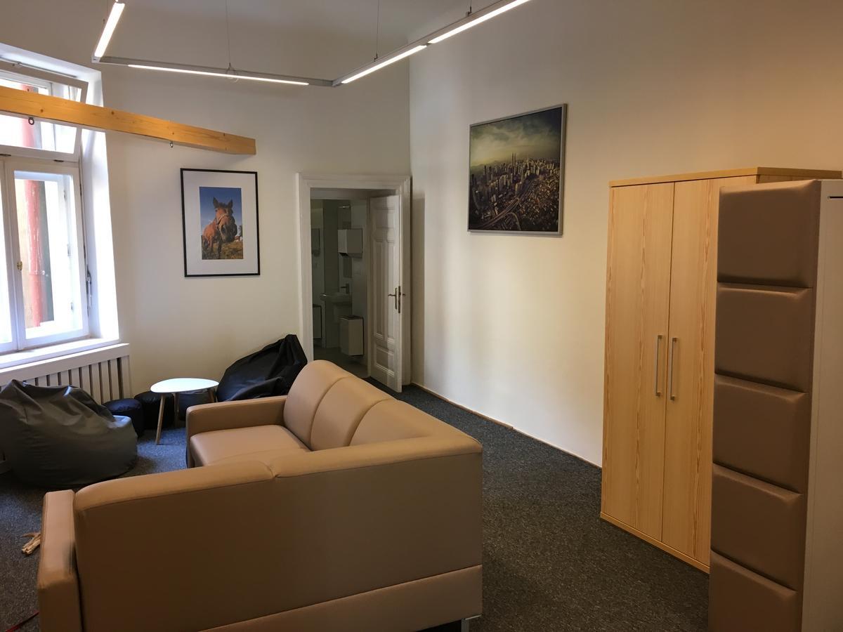 Bison Hostel Краков Экстерьер фото