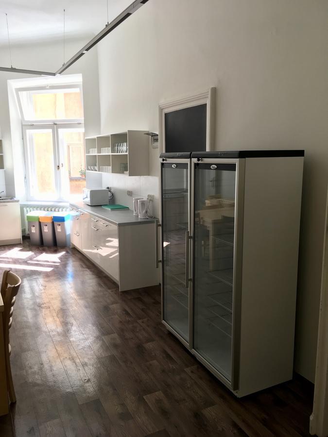 Bison Hostel Краков Экстерьер фото