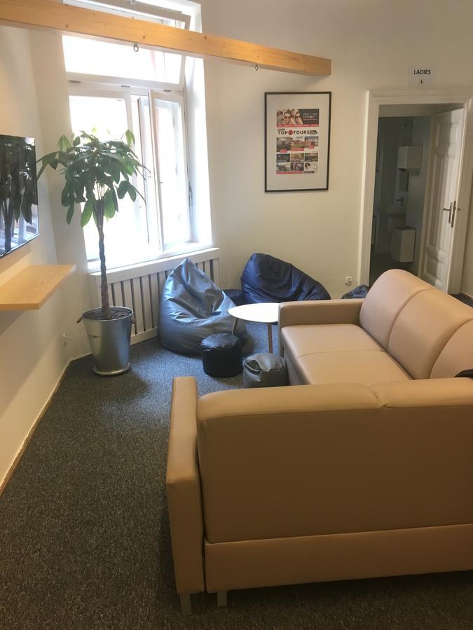 Bison Hostel Краков Экстерьер фото