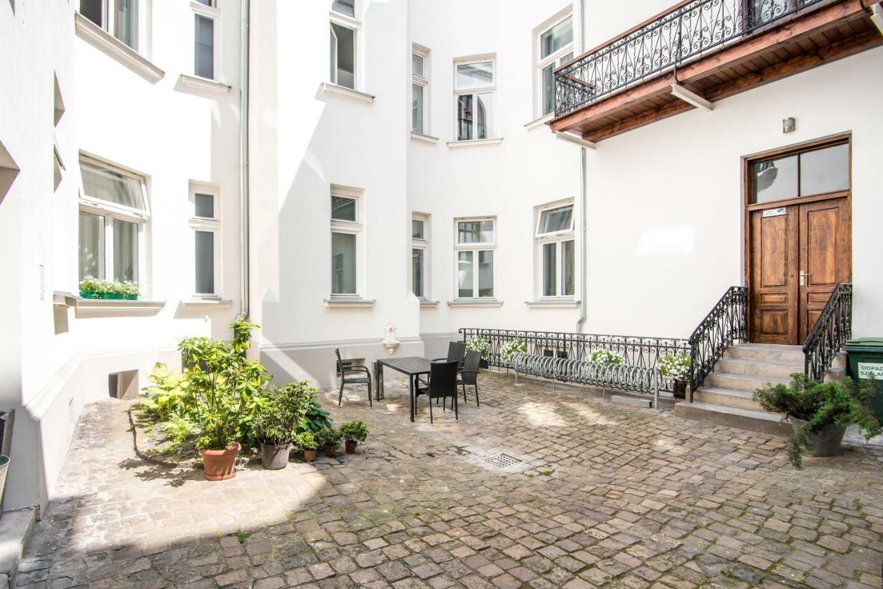 Bison Hostel Краков Экстерьер фото